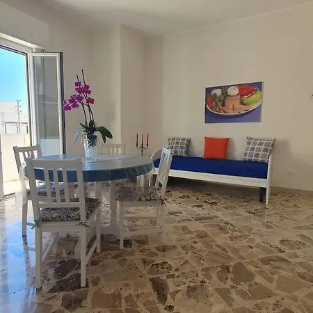 Apartment Angolo Del Mare - Libeccio E Blu Marino